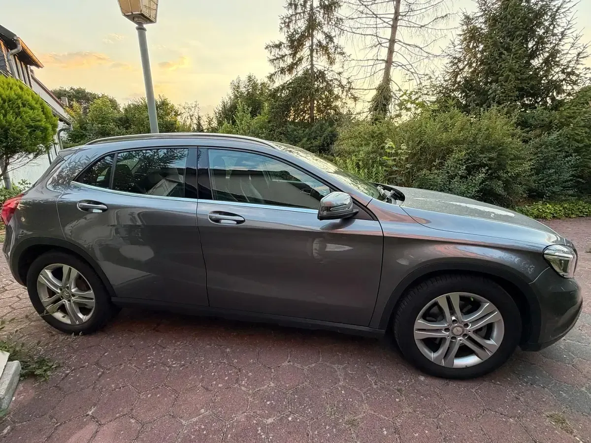Gebraucht Mercedes GLA250 211 PS (155 kW) 2014 Grau SUV