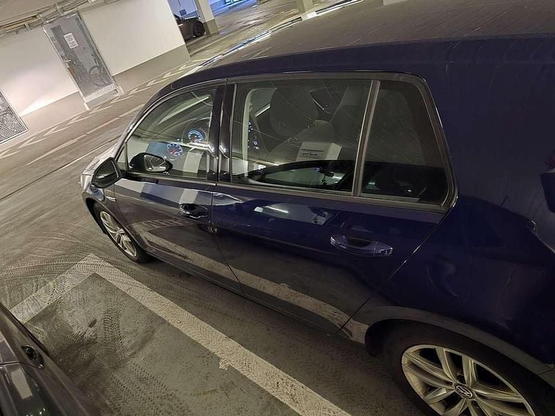 Gebraucht VW Golf VII Highline 131 PS (96 kW) 2017 Blau Kleinwagen