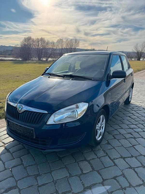 Gebraucht Skoda Fabia 60 PS (44 kW) 2012 Blau Kleinwagen