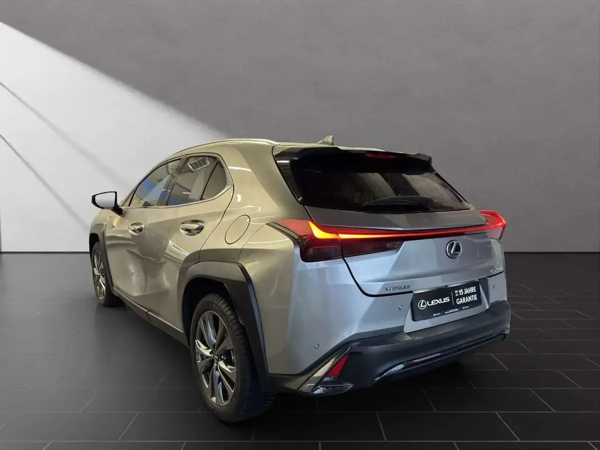 Gebraucht Lexus UX Sport Line 184 PS (135 kW) 2025 Silber SUV