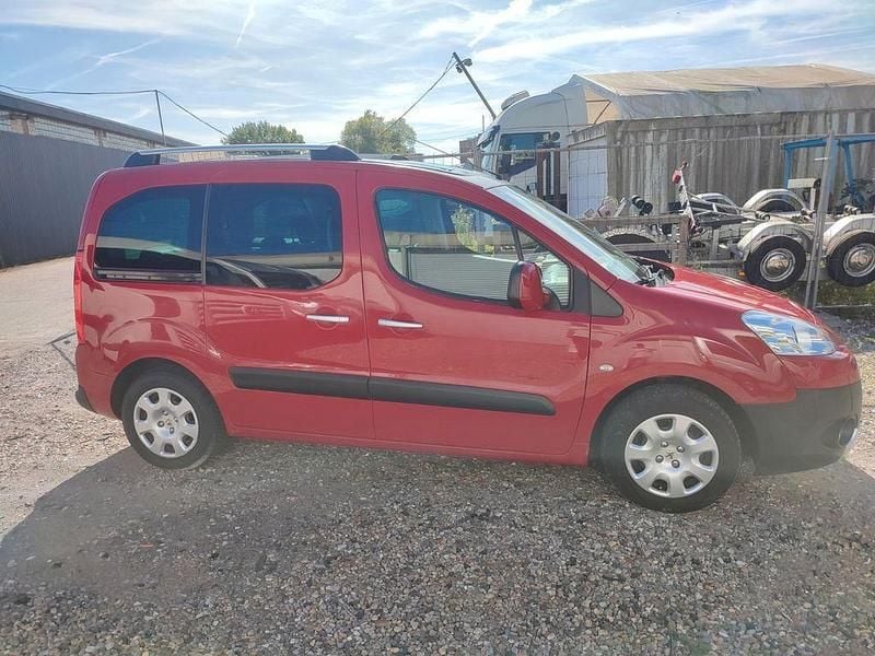 Rot Gebraucht 2010 Peugeot Partner Tepee Family Van / Kleinbus | 3.500 € (Guter Preis) - Bild 1/4