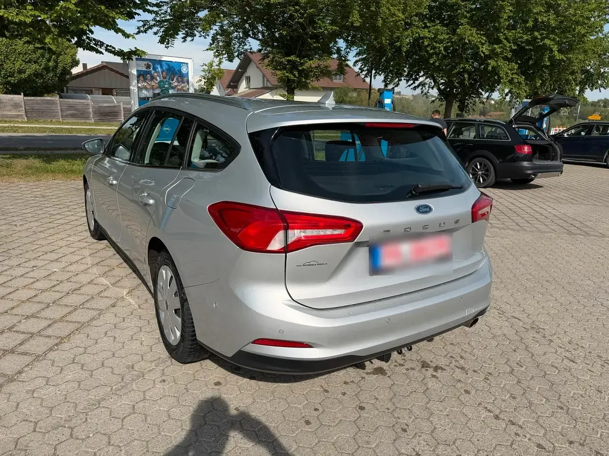 Usado Ford Focus 125 CV (91 kW) 2019 Plateado Familiar