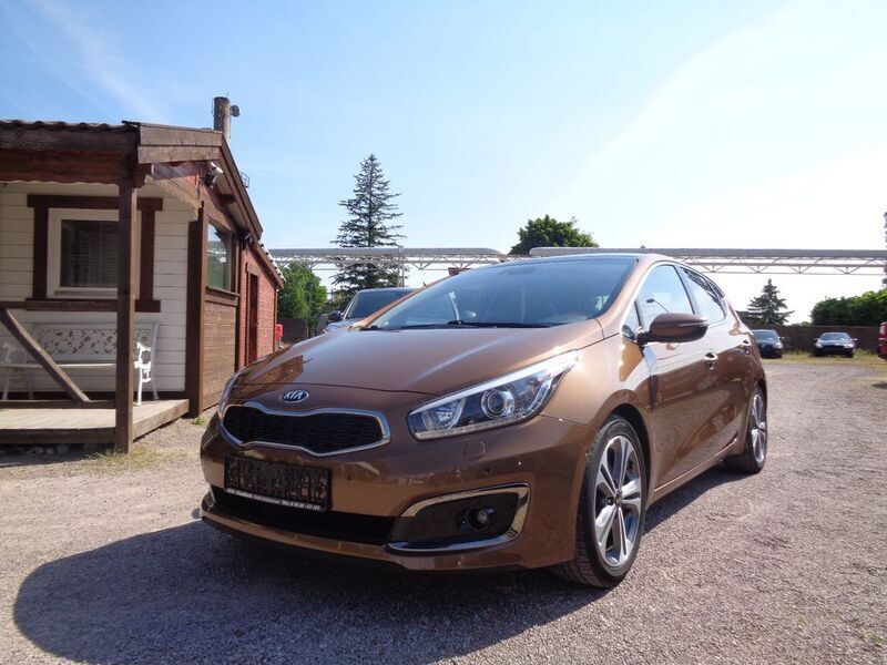 Gebraucht Kia Ceed Platinum Edition 135 PS (99 kW) 2016 (myb) bronze met Kleinwagen