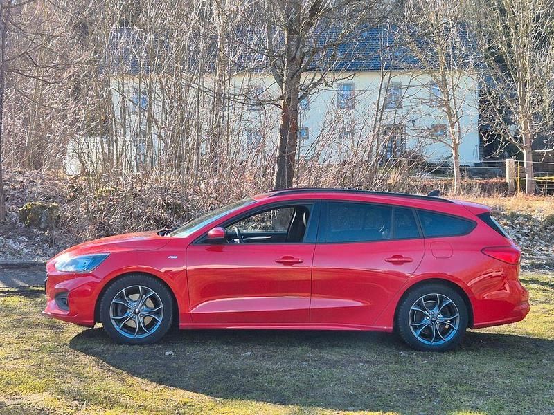 Gebraucht Ford Focus ST-Line 155 PS (114 kW) 2020 Rot Kombi