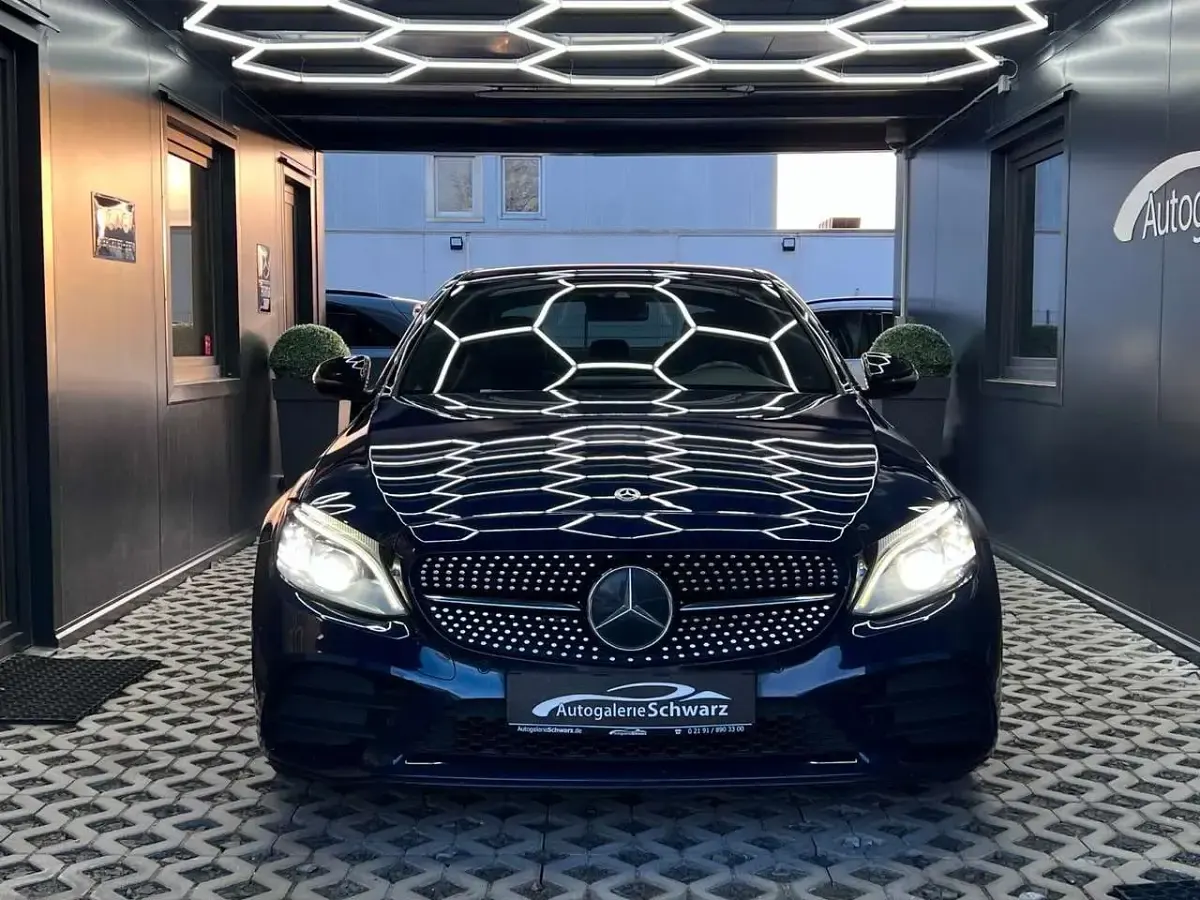 Gebraucht Mercedes C220 AMG 194 PS (142 kW) 2020 Amg cavansitblau metallic Limousine