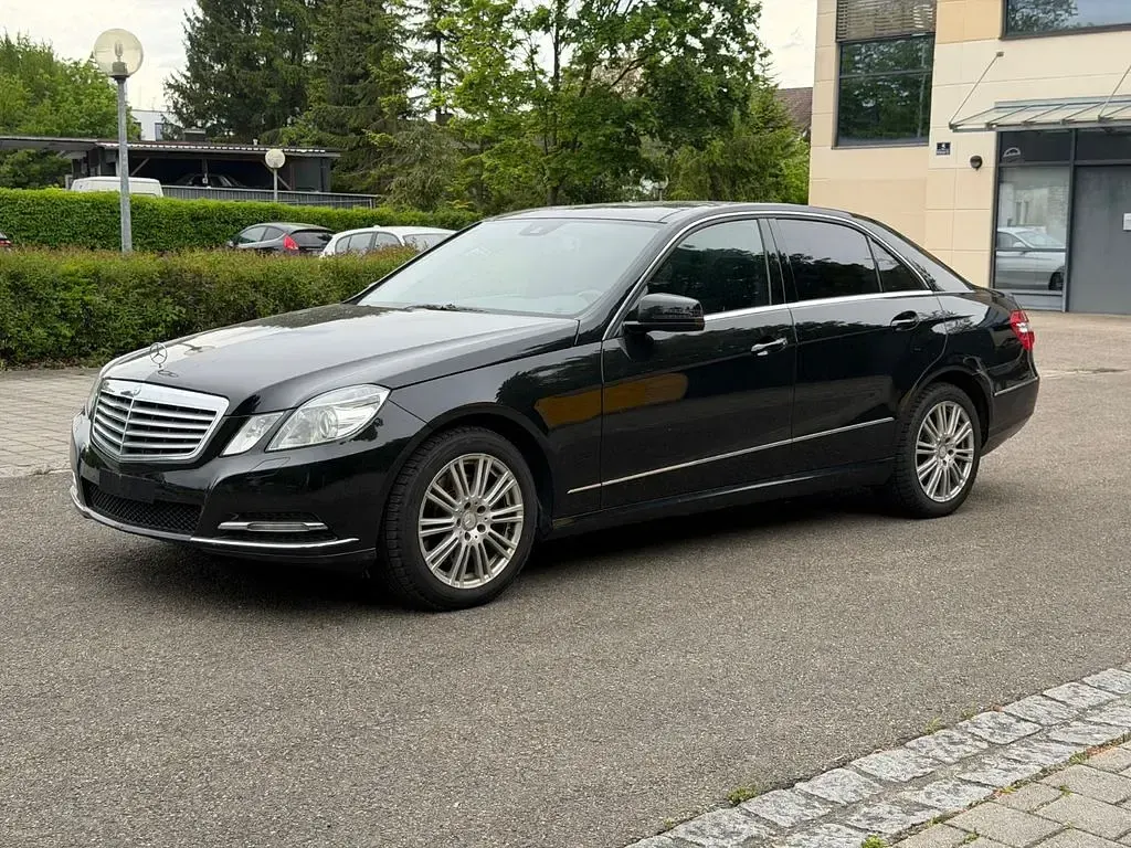 Gebraucht Mercedes E300 Elegance 252 PS (185 kW) 2011 Schwarz Limousine