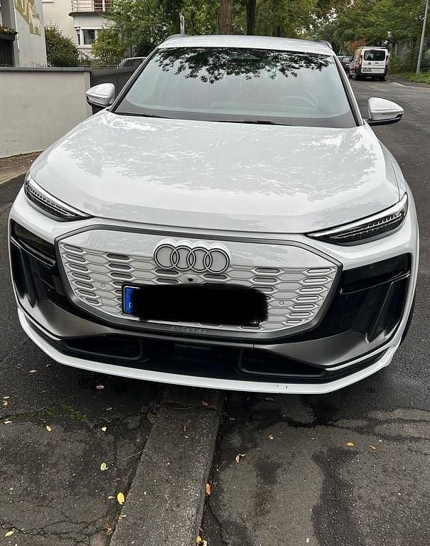Weiß Gebraucht 2024 Audi Q6 e-tron Ambiente SUV | 59.950 € (Superpreis) - Bild 1/4