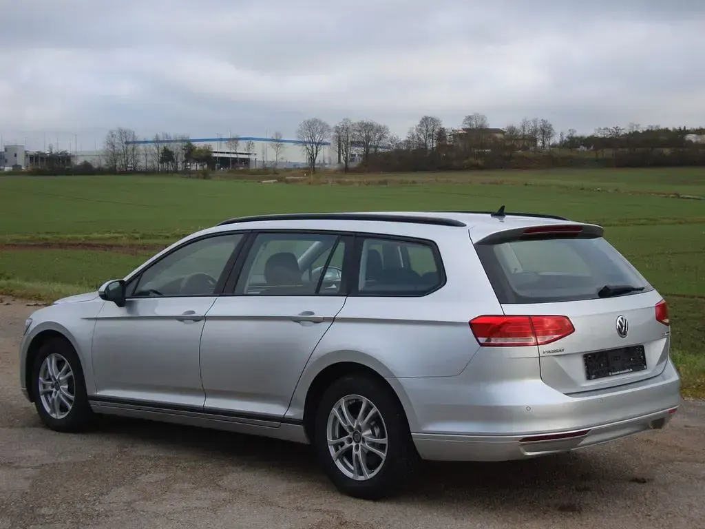 Second-hand VW Passat 120 CP (88 kW) 2015 Argintiu Break