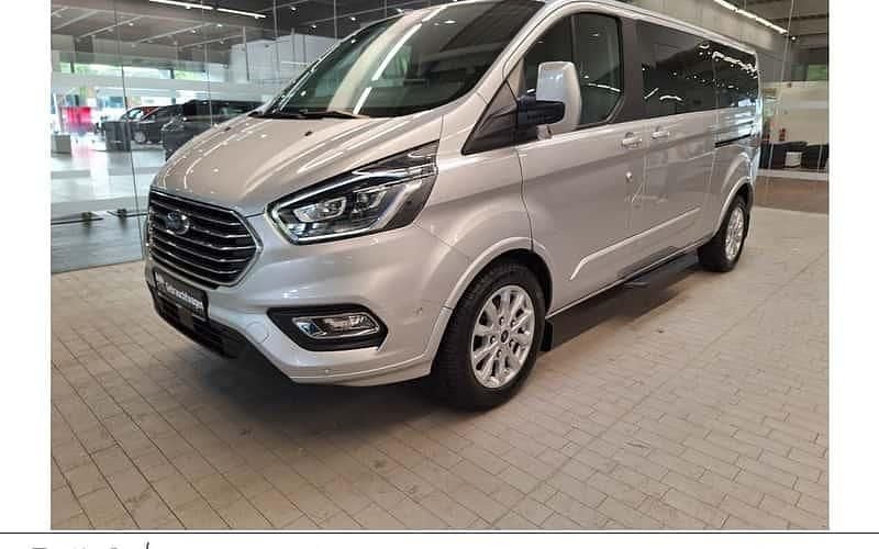 Silber Gebraucht 2022 Ford Tourneo Titanium Kombi | 39.990 € (Fairer Preis) - Bild 1/4