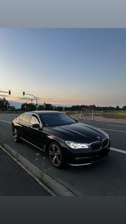 Schwarz Gebraucht 2019 BMW 730L Performance Limousine | 37.000 € (Guter Preis) - Bild 1/4