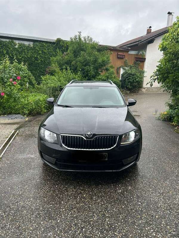 Schwarz Gebraucht 2016 Skoda Octavia Joy Kombi | 8.500 € (Superpreis) - Bild 1/4