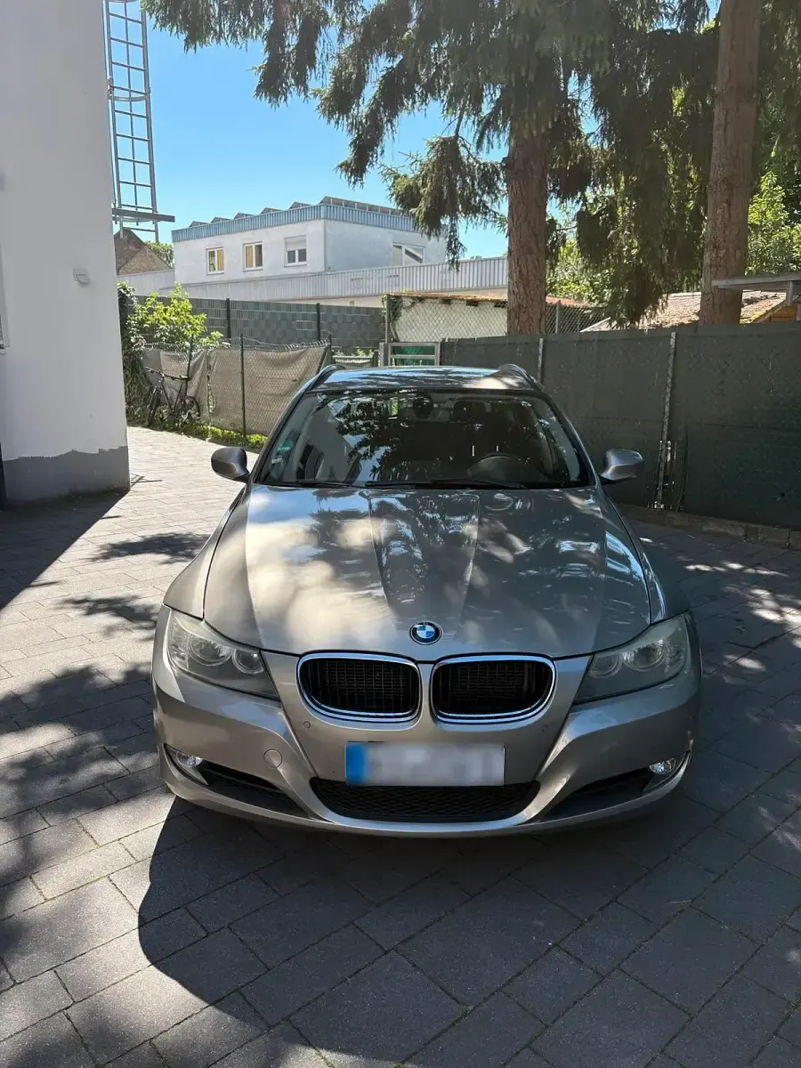 Gebraucht BMW 320 184 PS (135 kW) 2011 Gold Kombi