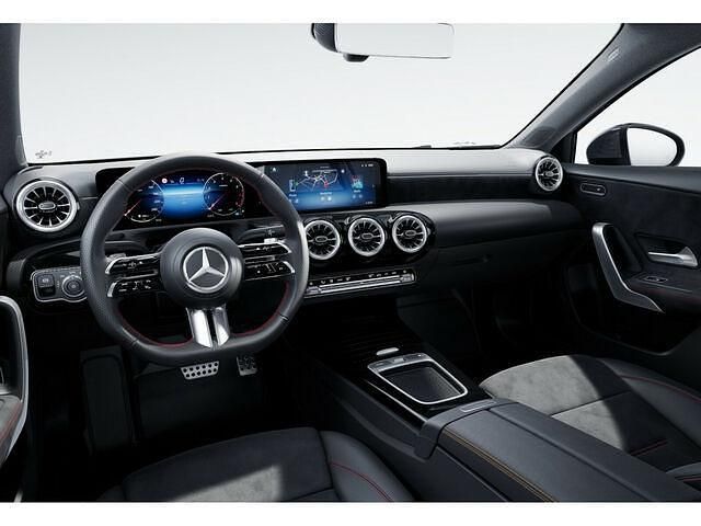 Gebraucht Mercedes A200 Premium 163 PS (119 kW) 2024 Schwarz / nachtschwarz Kleinwagen