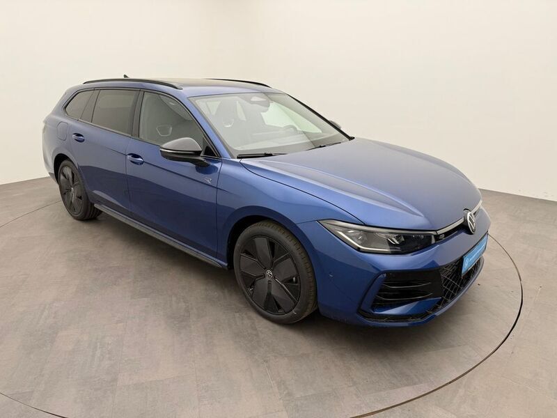 Gebraucht VW Passat R-line 272 PS (200 kW) 2024 Blue metallic Kombi