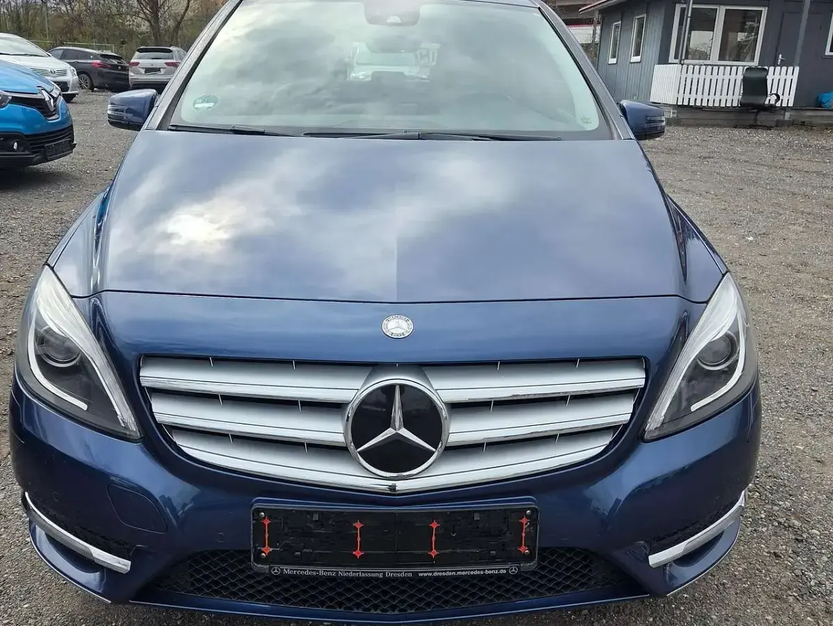 Używany Mercedes B180 122 KM (89 kW) 2012 Niebieski Minivan