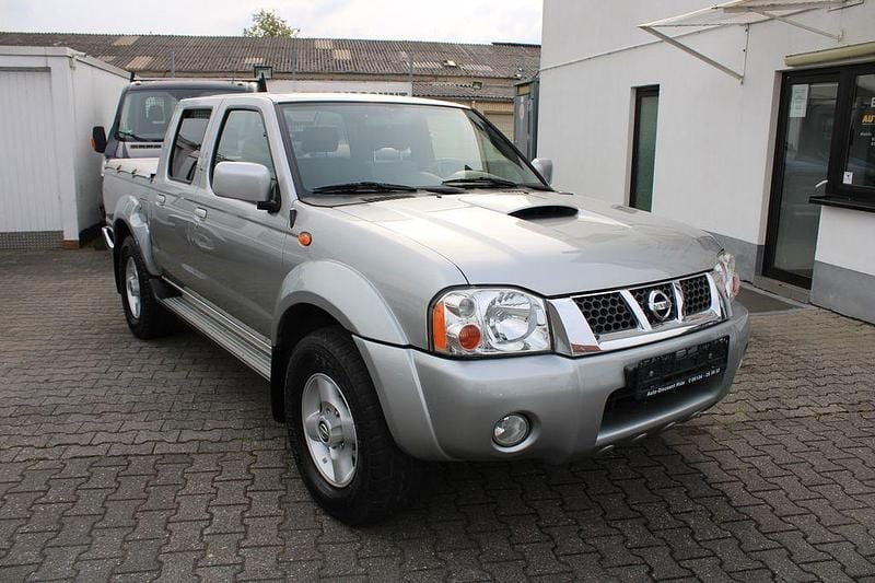 Gebraucht Nissan Navara 133 PS (97 kW) 2004 Silber (metallic) Pickup
