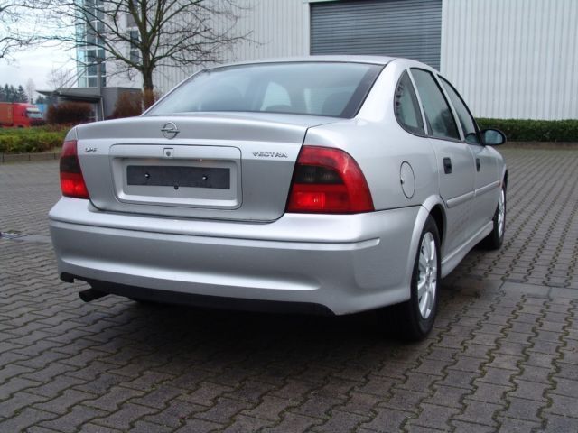 Gebraucht Opel Vectra 101 PS (74 kW) 2001 Silber Limousine
