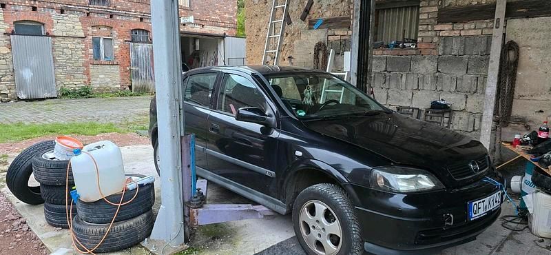 Schwarz Gebraucht 2002 Opel Astra Coupé | 500 € (Guter Preis) - Bild 1/4