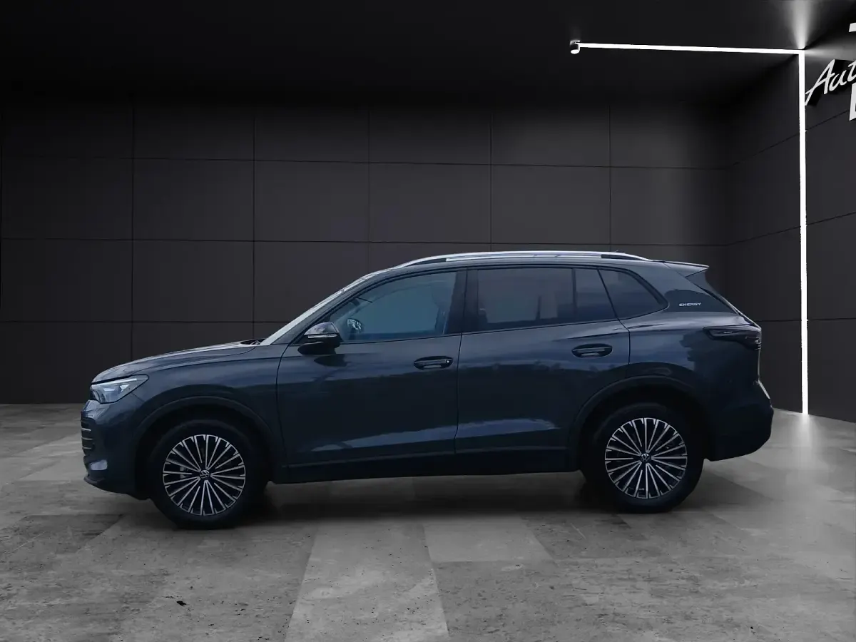 Neu VW Tiguan Life 150 PS (110 kW) 2026 Delfingrau metallic SUV