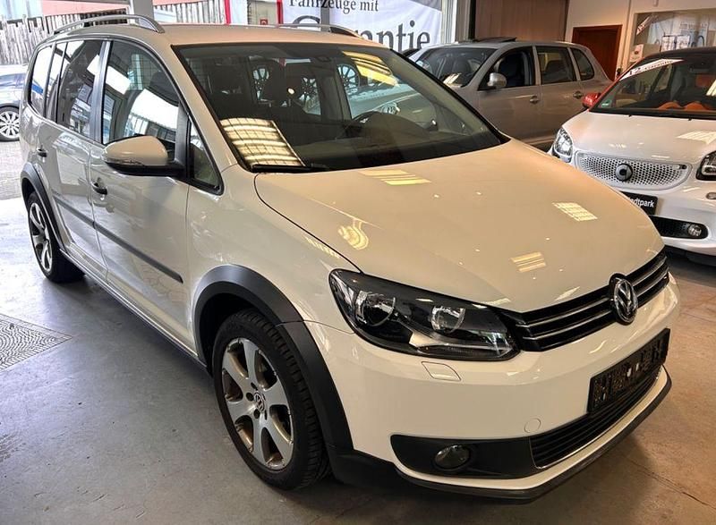 Candyweiss Gebraucht 2011 VW Touran Cross Van / Kleinbus | 6.700 € (Fairer Preis) - Bild 1/4