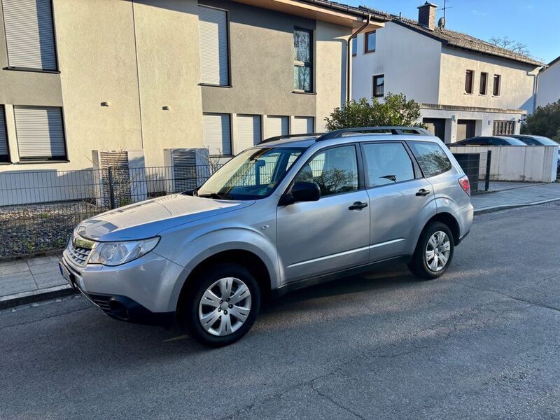 Silber Gebraucht 2013 Subaru Forester Active SUV | 9.500 € (Fairer Preis) - Bild 1/4