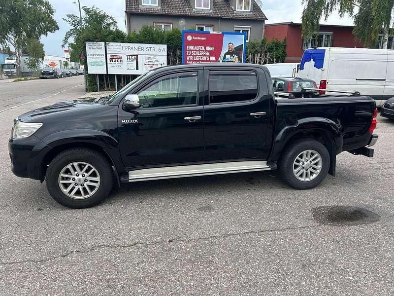 Gebraucht Toyota HiLux Executive 171 PS (125 kW) 2015 Schwarz Abholung