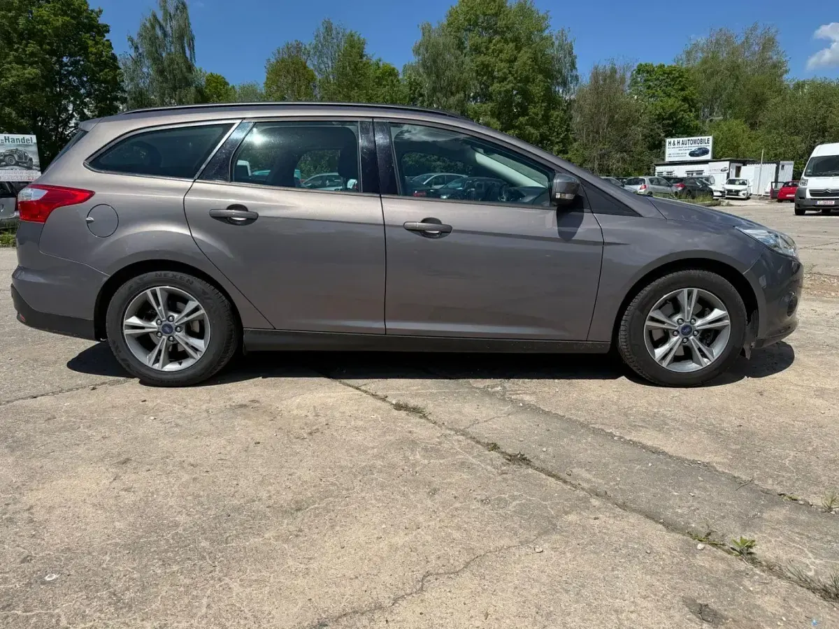 Używany Ford Focus SYNC Edition 150 KM (110 kW) 2014 Brązowy Kombi