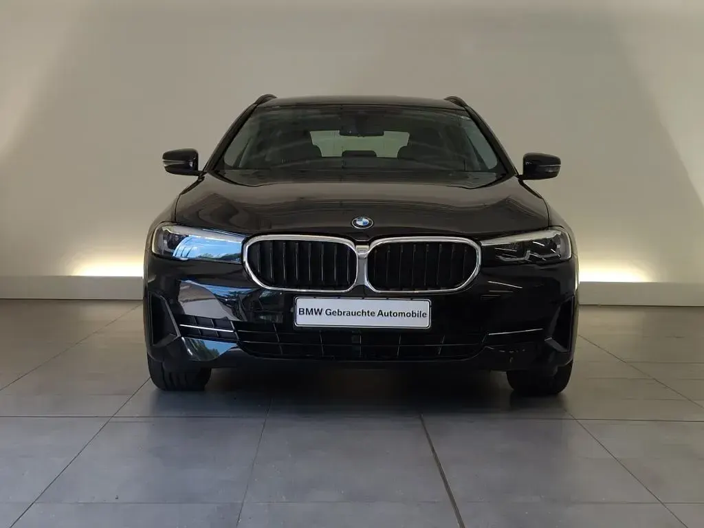 Gebraucht BMW 520 184 PS (135 kW) 2023 Schwarz Limousine