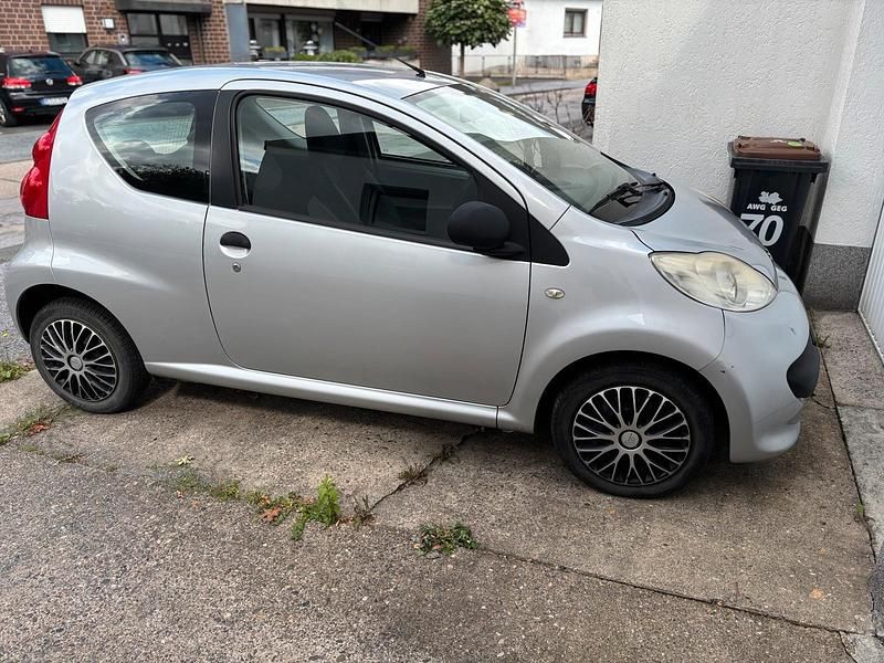 Silber Gebraucht 2008 Peugeot 107 Kleinwagen | 1.000 € (Superpreis) - Bild 1/4