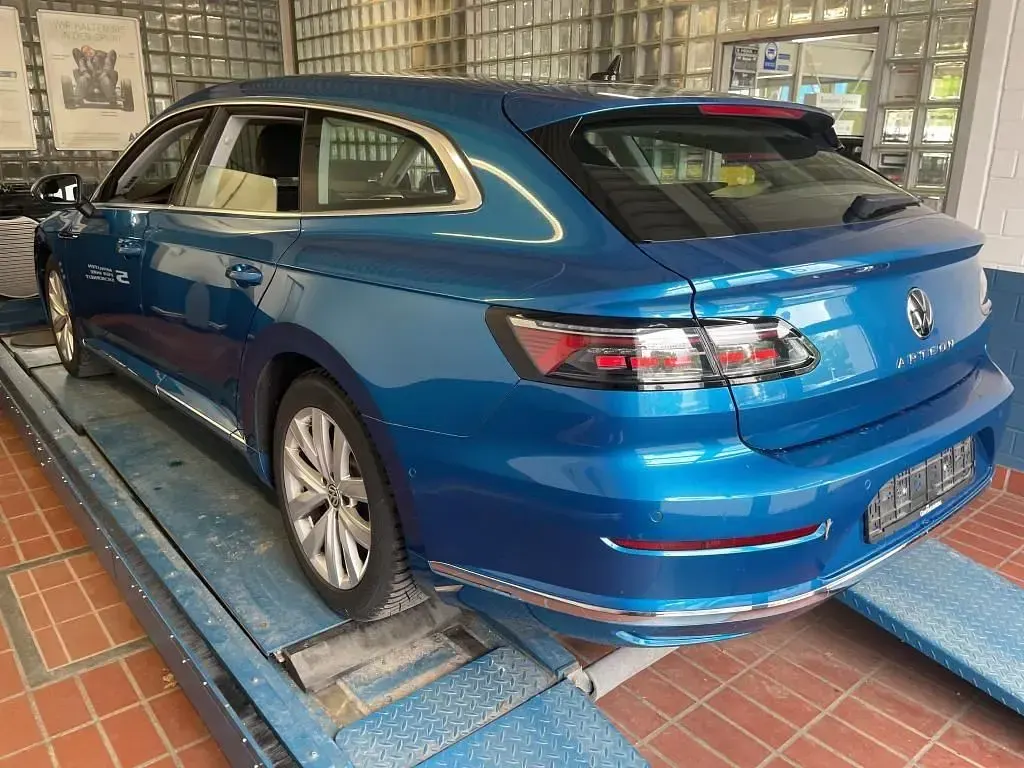 Gebraucht VW Arteon Elegance 150 PS (110 kW) 2021 Blau Limousine