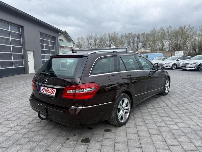 Gebraucht Mercedes E220 170 PS (125 kW) 2010 Braun Kombi