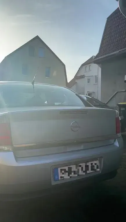 Second-hand Opel Vectra 155 CP (114 kW) 2004 Argintiu Berlinǎ