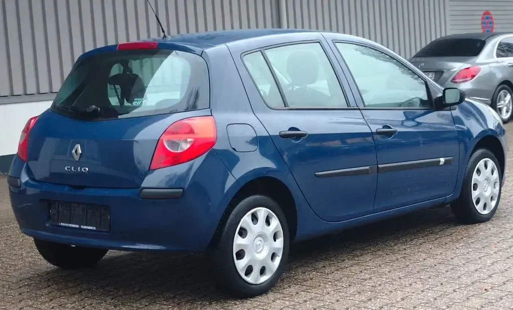 Używany Renault Clio III Authentique 65 KM (47 kW) 2007 Niebieski Sedan/Limuzyna