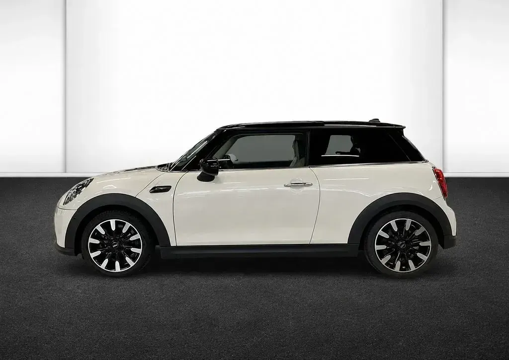 Gebraucht Mini Cooper Classic 136 PS (100 kW) 2021 Weiß Kleinwagen