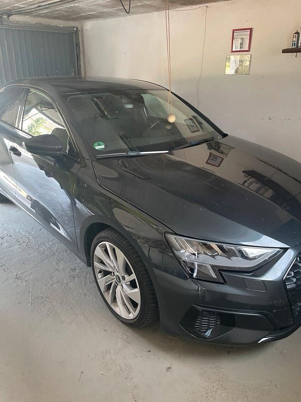 Grau Gebraucht 2021 Audi A3 Limousine | 24.900 € (Etwas zu teuer) - Bild 1/2