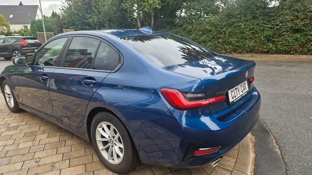 Gebraucht BMW 320 Advantage 190 PS (139 kW) 2021 Blau Limousine