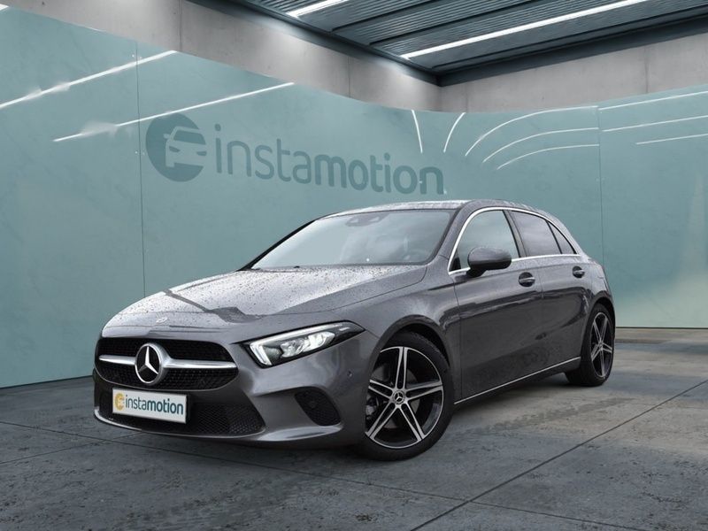 Grau Gebraucht 2021 Mercedes A220 Progressive Limousine | 37.550 € - Bild 1/3