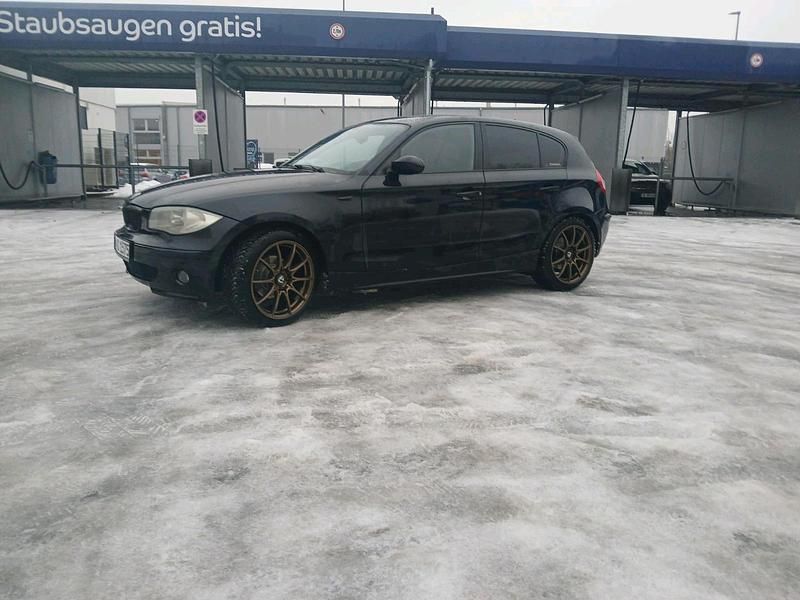 Gebraucht BMW 118 129 PS (94 kW) 2007 Schwarz Kleinwagen