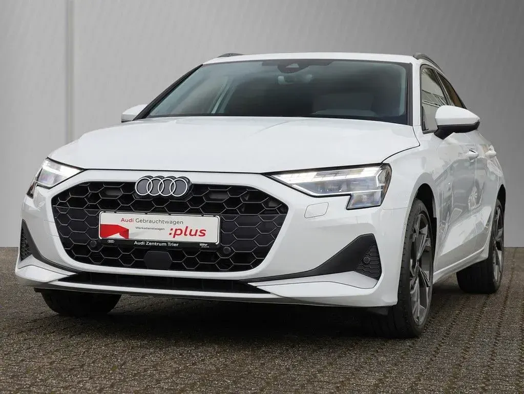 Gebraucht Audi A3 Advanced 150 PS (110 kW) 2025 Gletscherweiß metallic Limousine