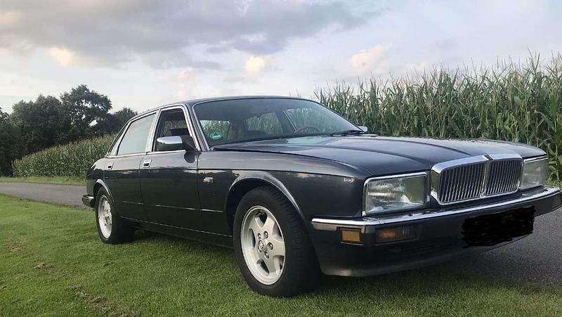 Blau Gebraucht 1989 Jaguar XJ40 Sovereign Limousine | 12.780 € - Bild 1/4
