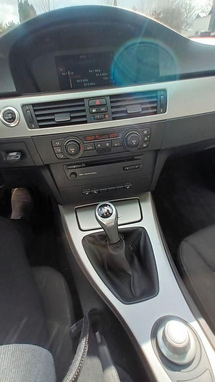 Gebraucht BMW 325 218 PS (160 kW) 2005 Rot Limousine