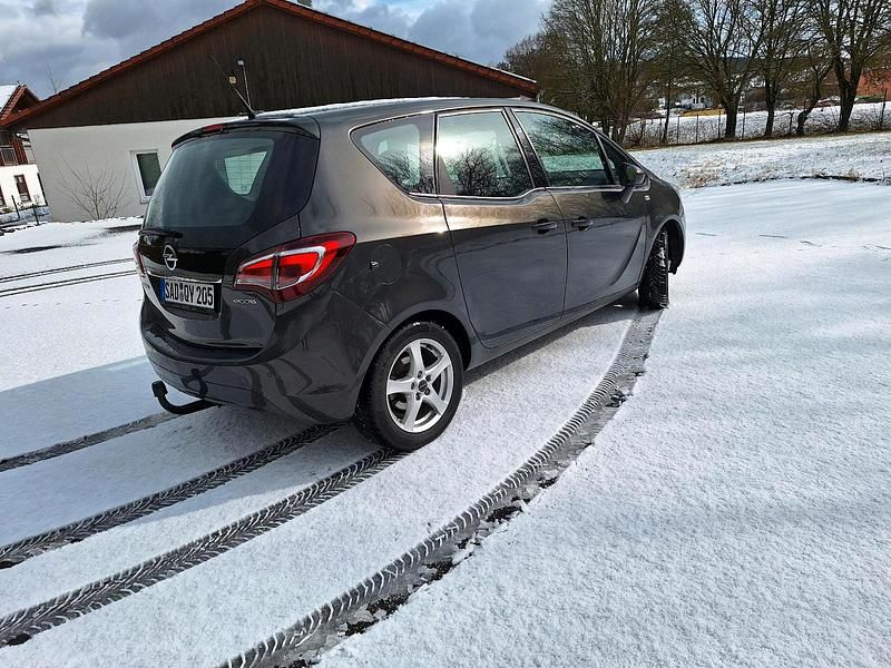 Gebraucht Opel Meriva 120 PS (88 kW) 2015 Braun Van / Kleinbus