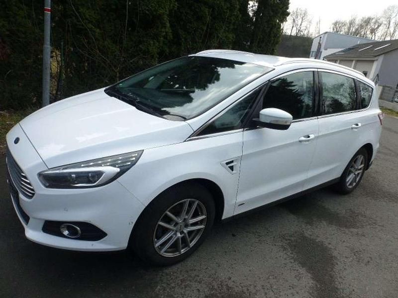 Gebraucht Ford S-MAX Titanium 190 PS (139 kW) 2018 Frostweiß Van / Kleinbus