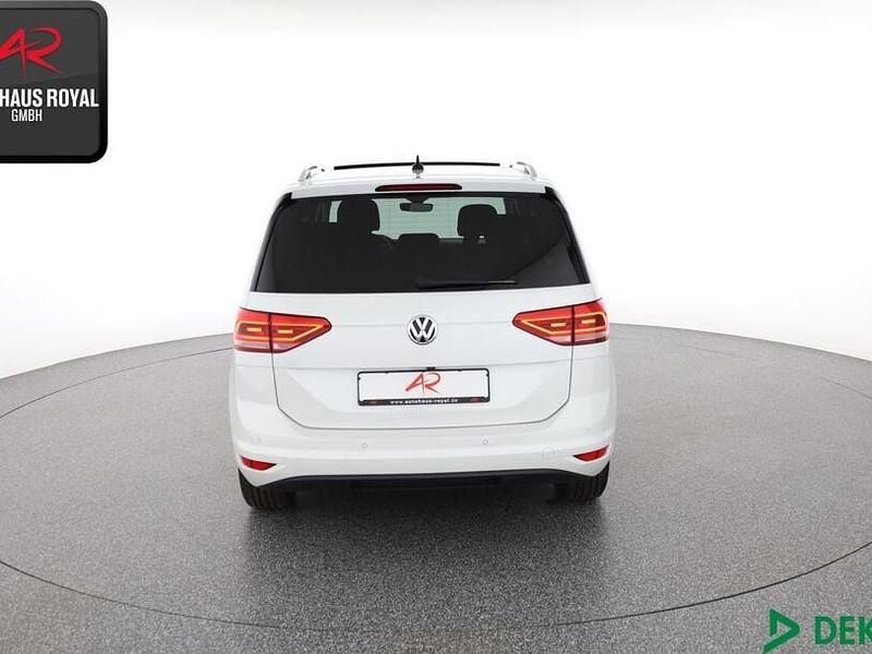 Gebraucht VW Touran 116 PS (85 kW) 2020 Oryxwhite Van / Kleinbus