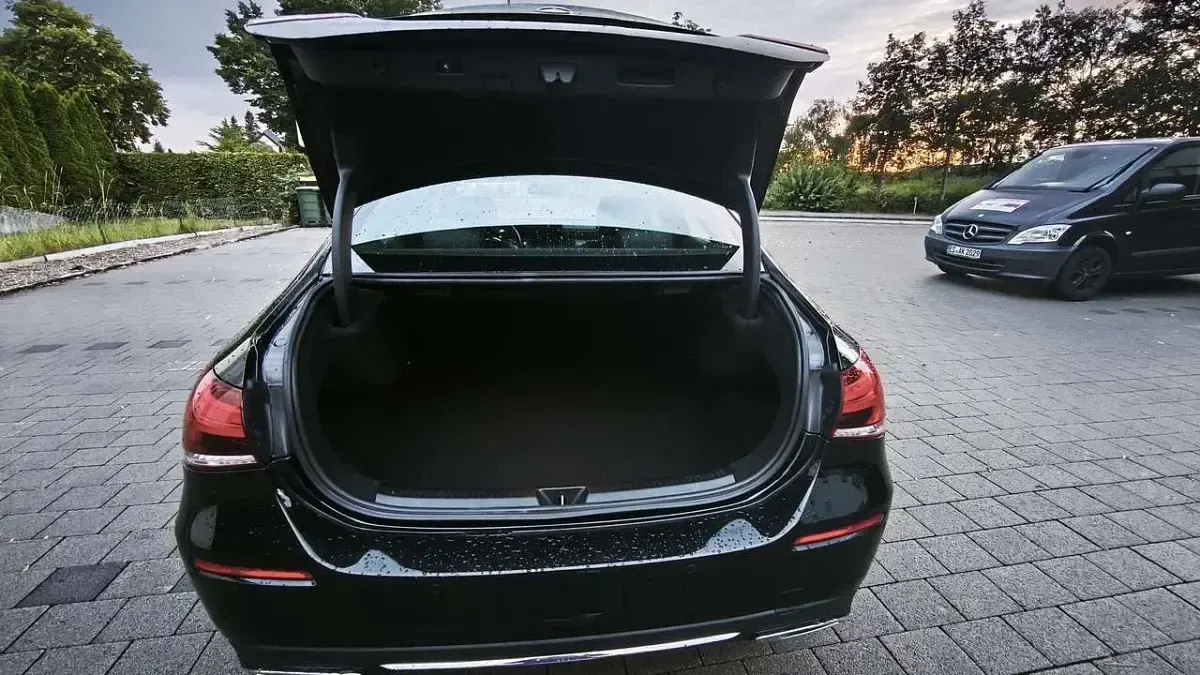 Gebraucht Mercedes A200 163 PS (119 kW) 2021 Limousine