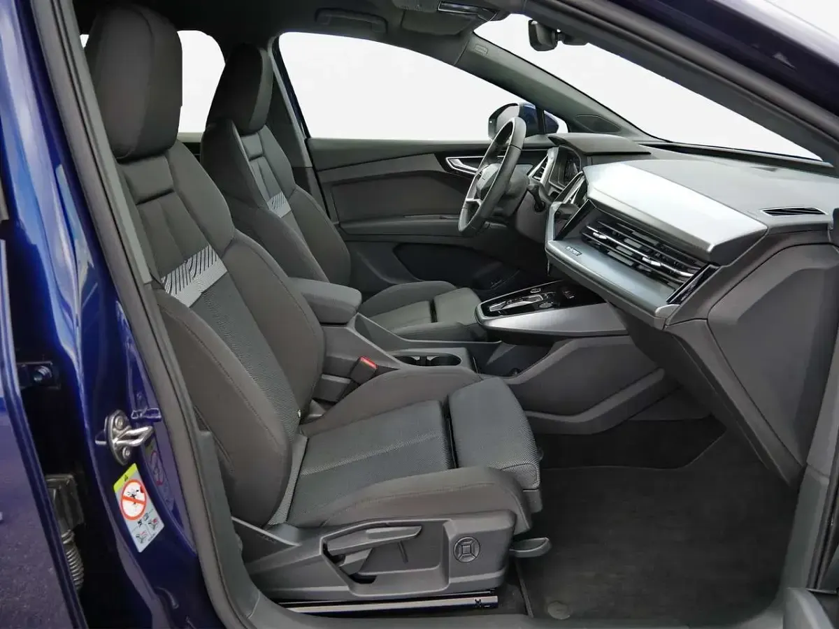 Gebraucht Audi Q4 e-tron Sport 150 kW (204 PS) 2025 Navarrablau metallic SUV