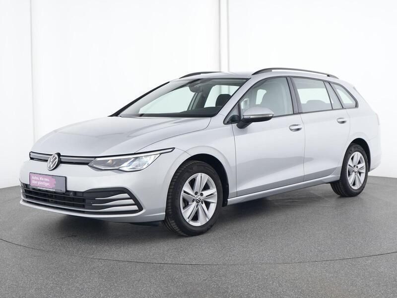 Reflexsilber Gebraucht 2023 VW Golf VIII Life Limousine | 21.989 € (Superpreis) - Bild 1/4