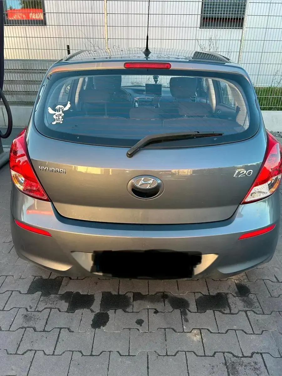 Gebraucht Hyundai i20 85 PS (62 kW) 2014 Blau Kleinwagen