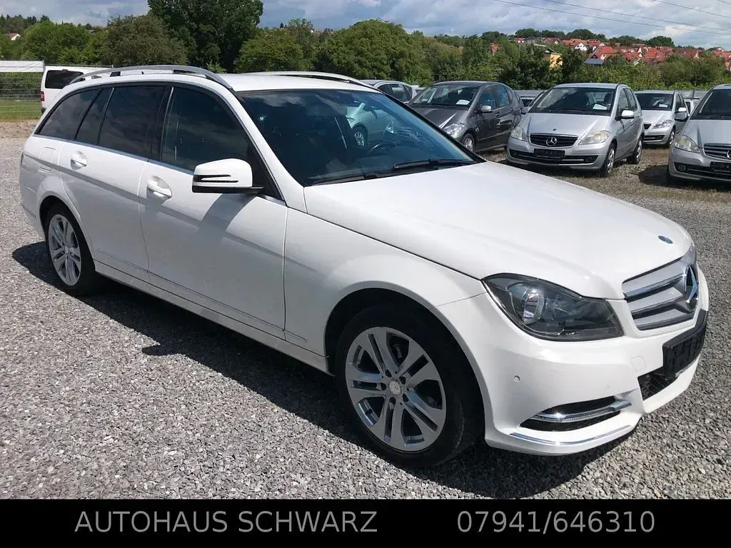 Gebraucht Mercedes C180 156 PS (114 kW) 2014 Weiß Limousine