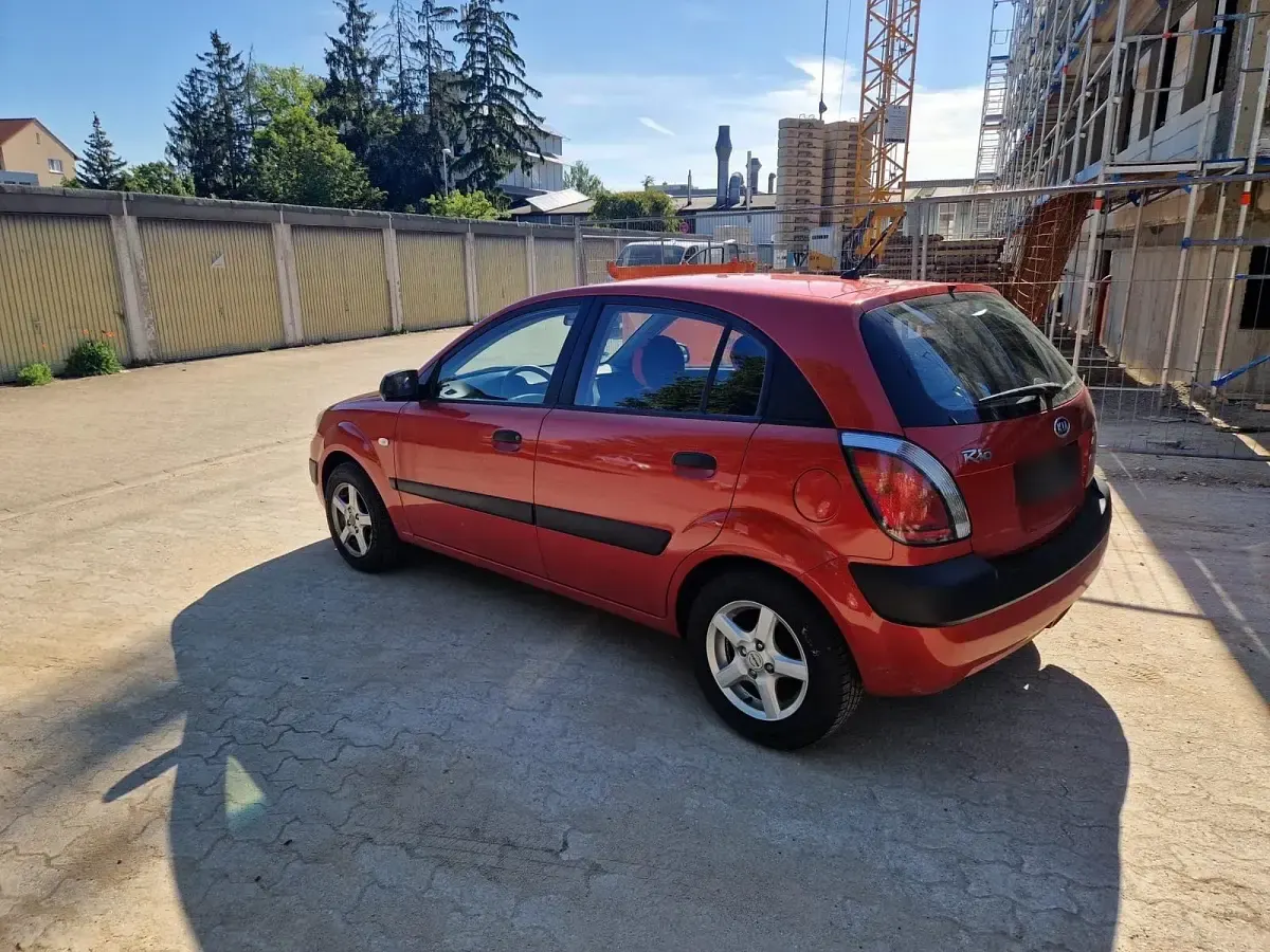 Używany Kia Rio 96 KM (70 kW) 2009 Czerwony Sedan/Limuzyna